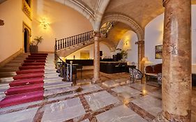 Hotel Born